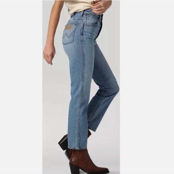 Wrangler Women's Size 26 X 28 Wild West 603 High Rise Straight Denim Jeans - Picture 2 of 12